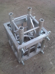 Moving Corner Truss